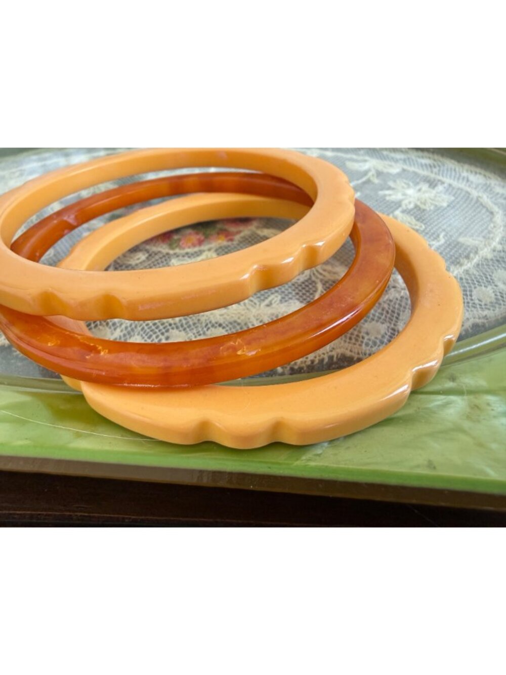 Vintage 40's Lot Three Bakelite Spacer Bangles Carmal/Beige - Picture 7 of 7